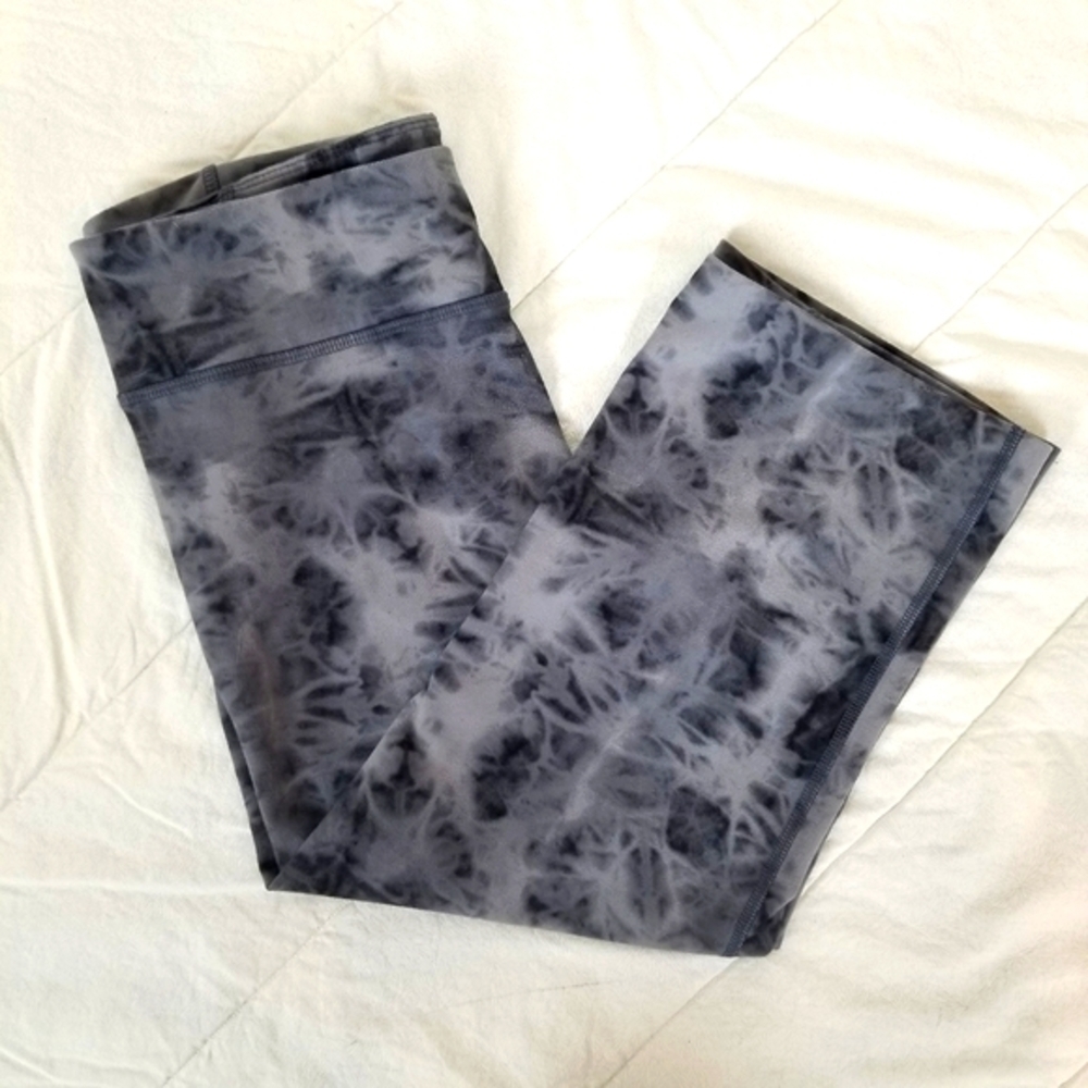 Under Armour tie dye gray and black cropped leggings boho artsy sporty fun S/P - Picture 4 of 8